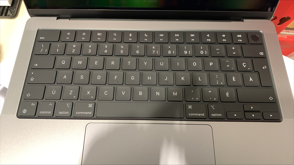 Refurbished (Good) - Apple MacBook Pro 14" (2021) - (Apple M1 Pro Chip / 1000GB SSD / 32GB RAM) - English